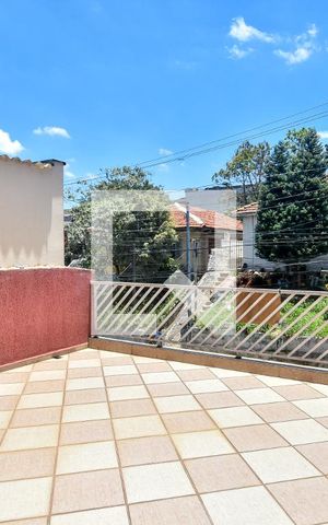Casa à venda com 170m², 3 quartos e 2 vagas Casa à venda com 170m², 3 quartos e 2 vagasVaranda
