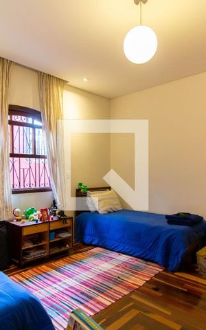 Casa à venda com 320m², 3 quartos e 1 vaga Casa à venda com 320m², 3 quartos e 1 vagaQuarto