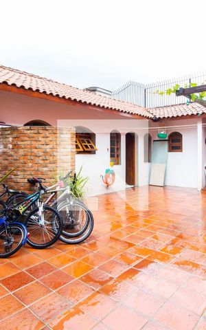 Casa à venda com 320m², 3 quartos e 1 vaga Casa à venda com 320m², 3 quartos e 1 vagaQuintal