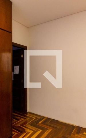 Casa à venda com 320m², 3 quartos e 1 vaga Casa à venda com 320m², 3 quartos e 1 vagaEscritório