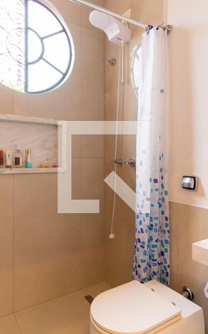Casa à venda com 320m², 3 quartos e 1 vaga Casa à venda com 320m², 3 quartos e 1 vagaBanheiro Social