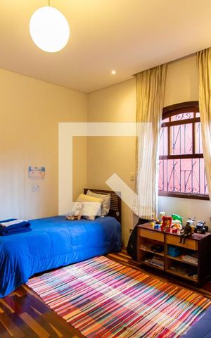 Casa à venda com 320m², 3 quartos e 1 vaga Casa à venda com 320m², 3 quartos e 1 vagaQuarto