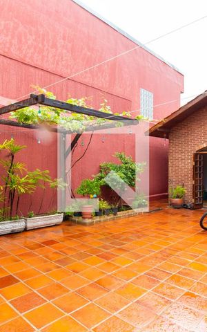 Casa à venda com 320m², 3 quartos e 1 vaga Casa à venda com 320m², 3 quartos e 1 vagaQuintal
