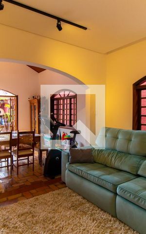Casa à venda com 320m², 3 quartos e 1 vaga Casa à venda com 320m², 3 quartos e 1 vagaSala