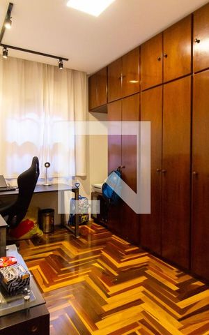 Casa à venda com 320m², 3 quartos e 1 vaga Casa à venda com 320m², 3 quartos e 1 vagaEscritório