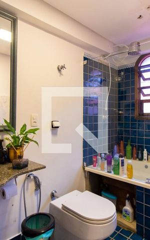 Casa à venda com 320m², 3 quartos e 1 vaga Casa à venda com 320m², 3 quartos e 1 vagaBanheiro da Suíte