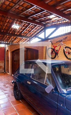 Casa à venda com 320m², 3 quartos e 1 vaga Casa à venda com 320m², 3 quartos e 1 vagaGaragem