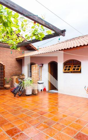 Casa à venda com 320m², 3 quartos e 1 vaga Casa à venda com 320m², 3 quartos e 1 vagaQuintal
