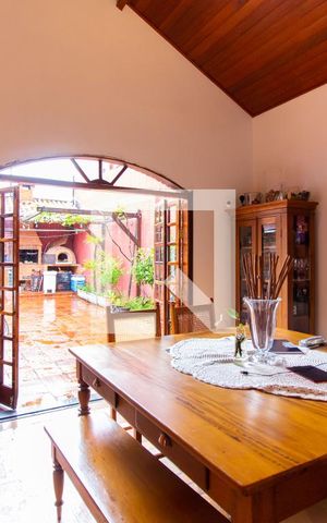 Casa à venda com 320m², 3 quartos e 1 vaga Casa à venda com 320m², 3 quartos e 1 vagaSala de Jantar