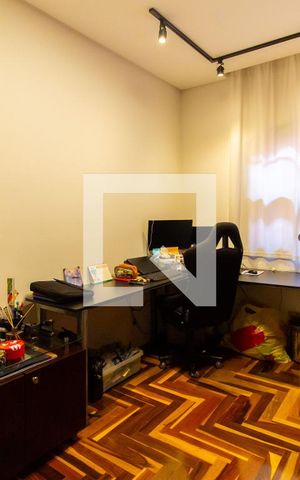 Casa à venda com 320m², 3 quartos e 1 vaga Casa à venda com 320m², 3 quartos e 1 vagaEscritório