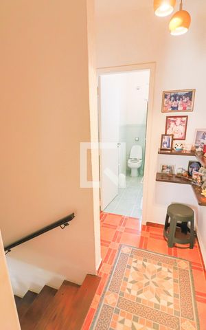 Casa à venda com 200m², 2 quartos e 2 vagas Casa à venda com 200m², 2 quartos e 2 vagasCorredor Quartos