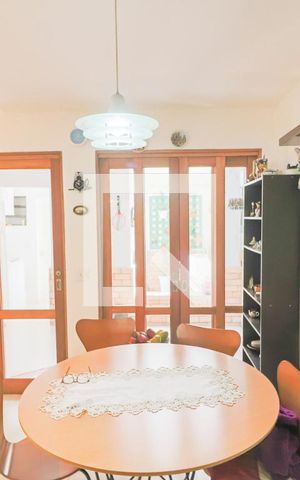 Casa à venda com 200m², 2 quartos e 2 vagas Casa à venda com 200m², 2 quartos e 2 vagasCozinha