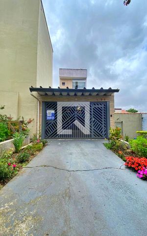 Casa à venda com 510m², 4 quartos e 5 vagas Casa à venda com 510m², 4 quartos e 5 vagasFachada