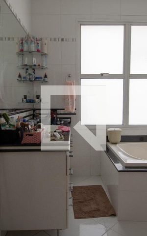 Apartamento à venda com 170m², 4 quartos e 1 vaga Apartamento à venda com 170m², 4 quartos e 1 vagaBanheiro da Suíte