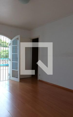 Casa à venda com 260m², 3 quartos e 2 vagasSuíte