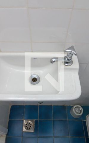 Apartamento para alugar com 83m², 2 quartos e 1 vaga Apartamento para alugar com 83m², 2 quartos e 1 vagaBanheiro de Serviço
