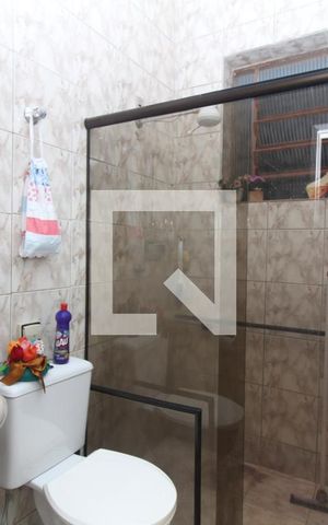 Casa à venda com 268m², 3 quartos e 2 vagasBanheiro 