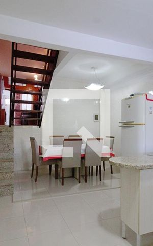Casa à venda com 269m², 3 quartos e 2 vagas Casa à venda com 269m², 3 quartos e 2 vagasCozinha e copa
