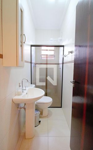 Casa à venda com 269m², 3 quartos e 2 vagas Casa à venda com 269m², 3 quartos e 2 vagasBanheiro