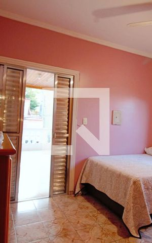 Casa à venda com 269m², 3 quartos e 2 vagas Casa à venda com 269m², 3 quartos e 2 vagasQuarto 3