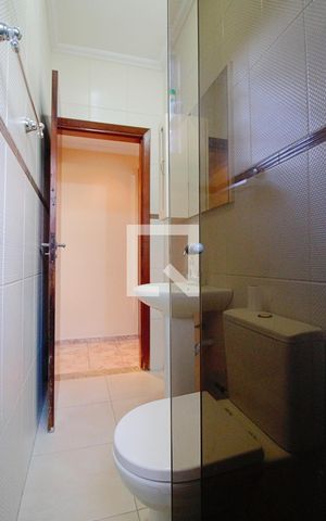 Casa à venda com 269m², 3 quartos e 2 vagas Casa à venda com 269m², 3 quartos e 2 vagasBanheiro