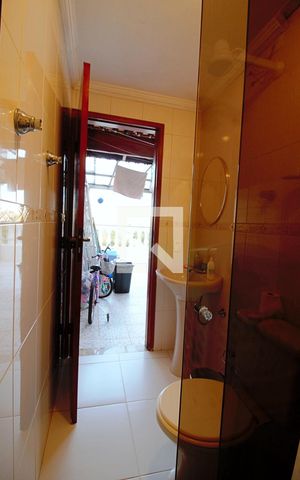 Casa à venda com 269m², 3 quartos e 2 vagas Casa à venda com 269m², 3 quartos e 2 vagasBanheiro de serviço