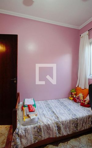 Casa à venda com 269m², 3 quartos e 2 vagas Casa à venda com 269m², 3 quartos e 2 vagasQuarto 2