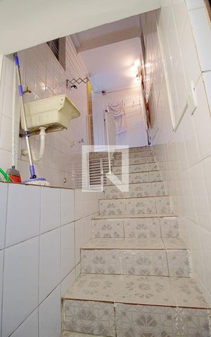 Casa à venda com 269m², 3 quartos e 2 vagas Casa à venda com 269m², 3 quartos e 2 vagasEscada edicula