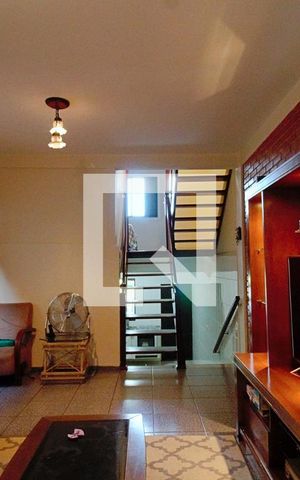 Casa à venda com 269m², 3 quartos e 2 vagas Casa à venda com 269m², 3 quartos e 2 vagasSala