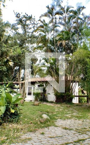Casa à venda com 2700m², 6 quartos e 3 vagas Casa à venda com 2700m², 6 quartos e 3 vagasQuintal