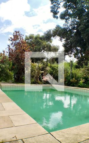 Casa à venda com 2700m², 6 quartos e 3 vagas Casa à venda com 2700m², 6 quartos e 3 vagasPiscina