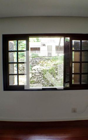 Casa à venda com 2700m², 6 quartos e 3 vagas Casa à venda com 2700m², 6 quartos e 3 vagasSuíte