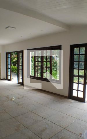 Casa à venda com 2700m², 6 quartos e 3 vagas Casa à venda com 2700m², 6 quartos e 3 vagasSala 1