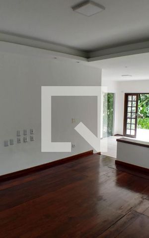 Casa à venda com 2700m², 6 quartos e 3 vagas Casa à venda com 2700m², 6 quartos e 3 vagasSala 2