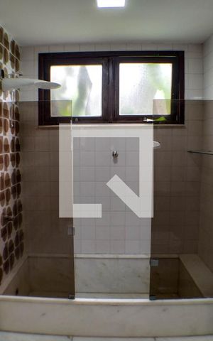 Casa à venda com 2700m², 6 quartos e 3 vagas Casa à venda com 2700m², 6 quartos e 3 vagasBanheiro Social
