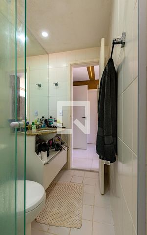 Apartamento à venda com 166m², 3 quartos e 3 vagas Apartamento à venda com 166m², 3 quartos e 3 vagasBanheiro da Suíte 2