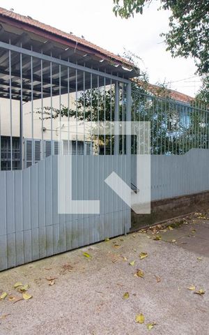 Casa à venda com 73m², 2 quartos e 2 vagas Casa à venda com 73m², 2 quartos e 2 vagasFachada