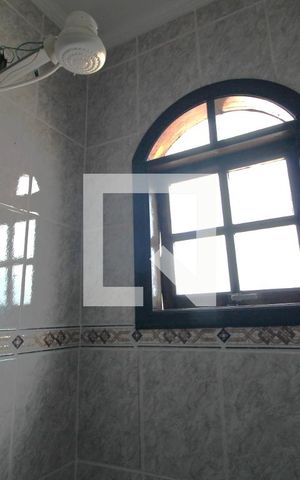 Casa à venda com 217m², 3 quartos e 6 vagasChuveiro banheiro da suíte