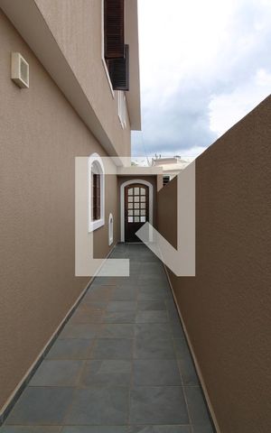 Casa à venda com 217m², 3 quartos e 6 vagasQuintal lateral