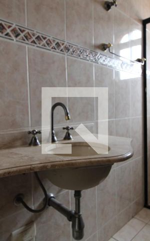 Casa à venda com 217m², 3 quartos e 6 vagasBanheiro comum