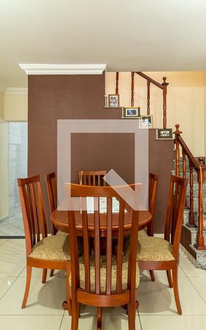 Casa à venda com 195m², 3 quartos e 4 vagas Casa à venda com 195m², 3 quartos e 4 vagasSala