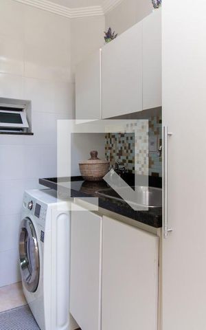 Casa de condomínio à venda com 70m², 3 quartos e 1 vagaÁrea de Serviço