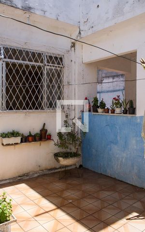 Casa à venda com 296m², 3 quartos e 6 vagasQuintal - Fundos