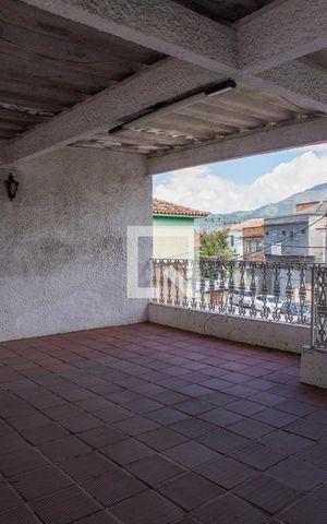 Casa à venda com 296m², 3 quartos e 6 vagasTerraço