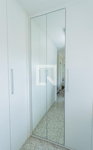Apartamento para alugar com 74m², 3 quartos e 2 vagas Apartamento para alugar com 74m², 3 quartos e 2 vagasCloset Suite