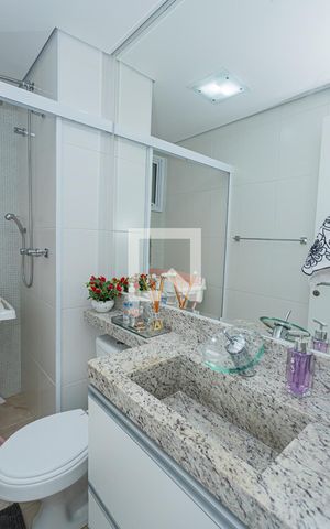 Apartamento para alugar com 74m², 3 quartos e 2 vagas Apartamento para alugar com 74m², 3 quartos e 2 vagasBanheiro Social