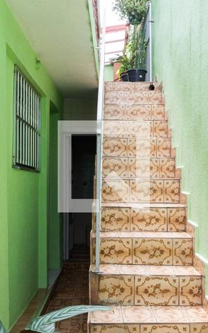 Casa à venda com 155m², 3 quartos e 2 vagas Casa à venda com 155m², 3 quartos e 2 vagasEscadas externas