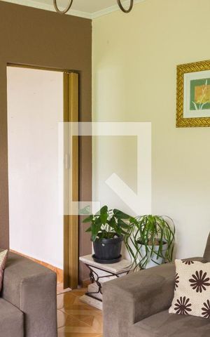 Casa à venda com 155m², 3 quartos e 2 vagas Casa à venda com 155m², 3 quartos e 2 vagasSala