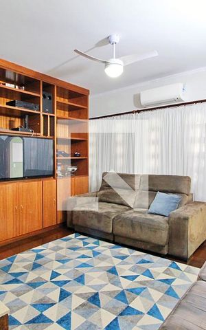 Casa à venda com 185m², 3 quartos e 2 vagasSala