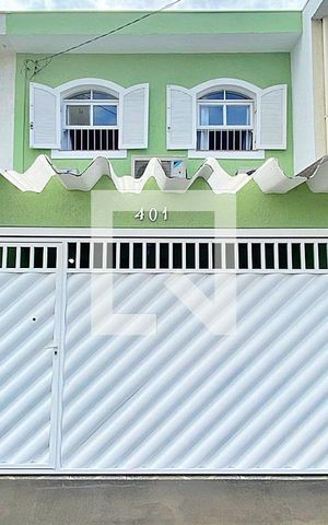 Casa à venda com 185m², 3 quartos e 2 vagas Casa à venda com 185m², 3 quartos e 2 vagasFachada